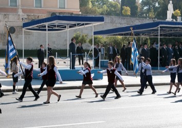 ΛΑΜΠΡΟΙ ΕΟΡΤΑΣΜΟΙ ΑΠΟ ΤΟΝ ΑΠΑΝΤΑΧΟΥ ΕΛΛΗΝΙΣΜΟ