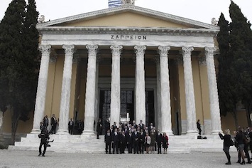 Δυσφορία Αθήνας για στάση Ρεν και Τρόικας