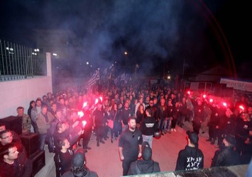 ΧΕΙΡΟΠΕΔΕΣ ΓΙΑ ΤΟΝ ΑΡΧΗΓΟ ΚΑΙ ΤΟΥΣ ΒΟΥΛΕΥΤΕΣ ΤΗΣ ΧΡΥΣΗΣ ΑΥΓΗΣ