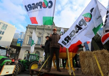 Μπρα-ντε-φερ με συμφωνία πάνω σε κόκκινες γραμμές