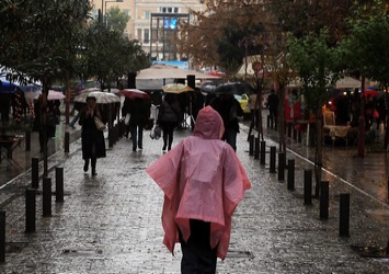 2013: Οι προκλήσεις του μέλλοντος, οι σκιές του παρελθόντος