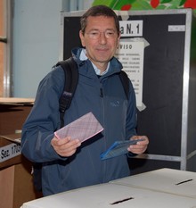 Πτώση Γκρίλο και Μπερλουσκόνι, μπροστά η Κεντροαριστερά