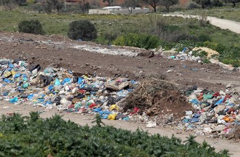 Μπαράζ υποβαθμίσεων και απειλών σε Ελλάδα και Κύπρο