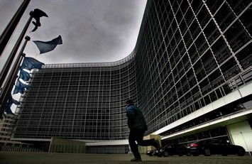 ΒΥΘΙΣΜΕΝΗ ΣΤΟΝ… ΚΟΣΜΟ ΤΗΣ Η ΚΟΜΙΣΙΟΝ, ΜΕ ΕΚΘΕΣΗ… ΑΥΤΙΣΜΟΥ