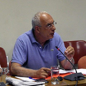 ... Ευτελίζοντας θεσμούς και πρόσωπα