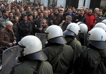 Γενική παράλυση ενώ οι κίνδυνοι ελλοχεύουν