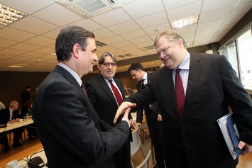 Έρχονται τρόικα και εκλογές